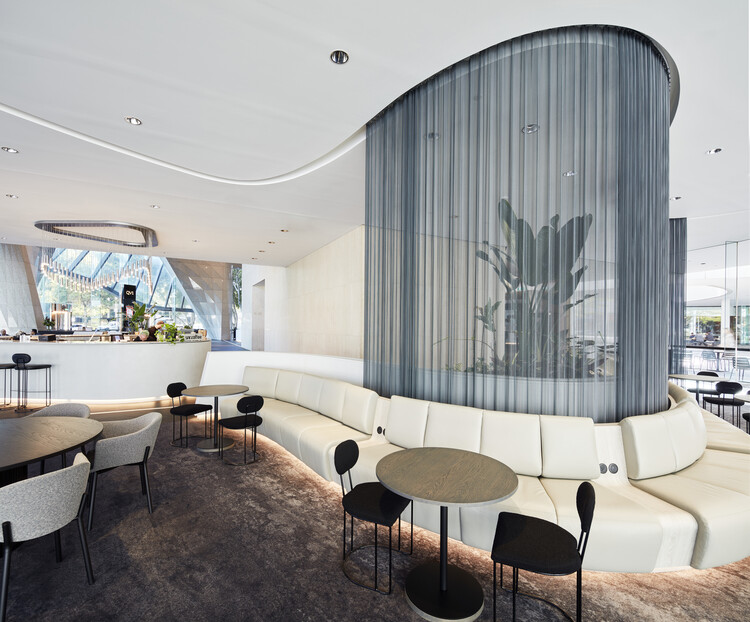 qv1 lobby plus architecture 36 Motorised Tracks 3